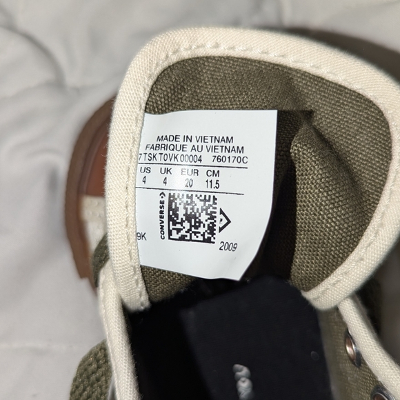 Toddler hi top chuck taylors size 4 - Picture 3 of 4
